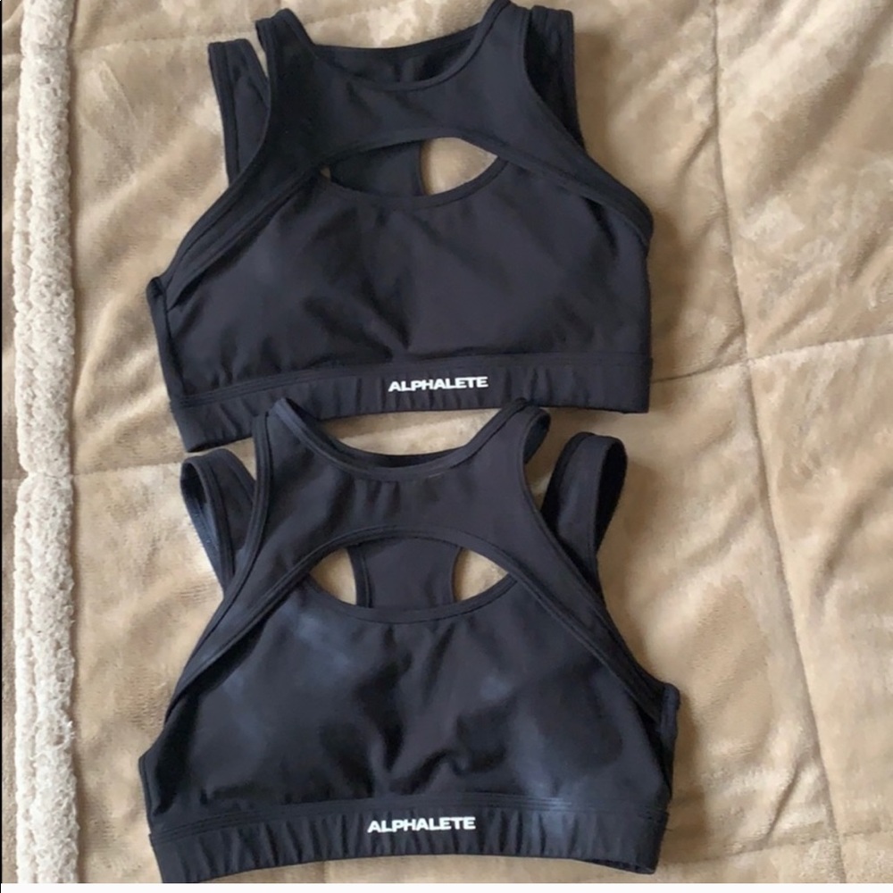 Keyhole surface path bra